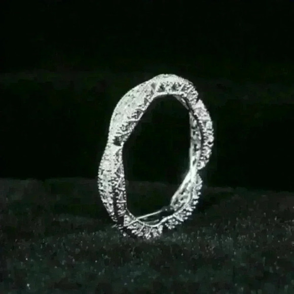 New Minimalist Silver Band - Picture 2 of 4